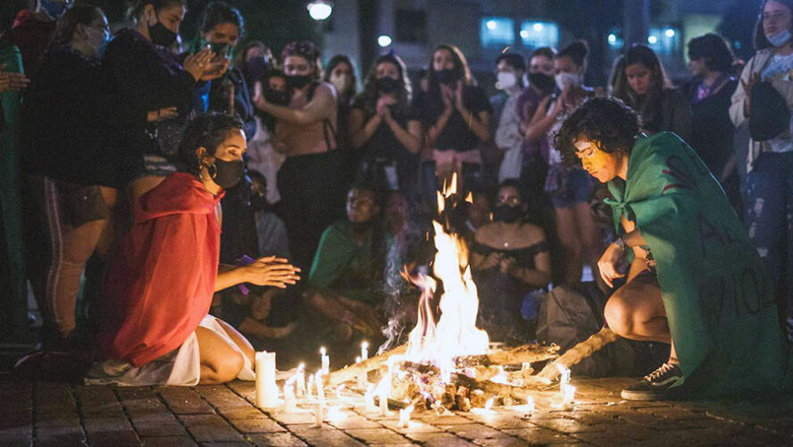 ‘LAS RICAS ABORTAN, LAS POBRES MUEREN’