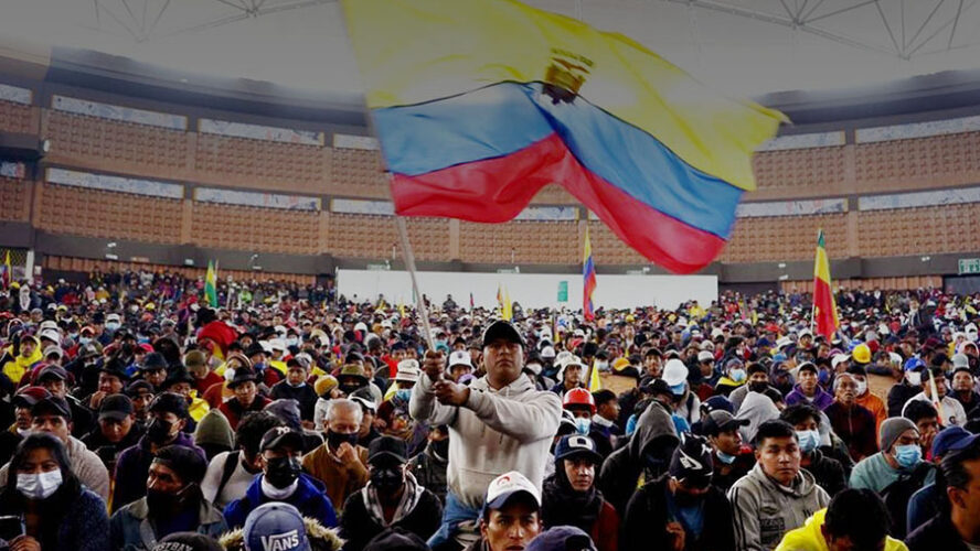 ESTALLA EL VOLCÁN ECUATORIANO