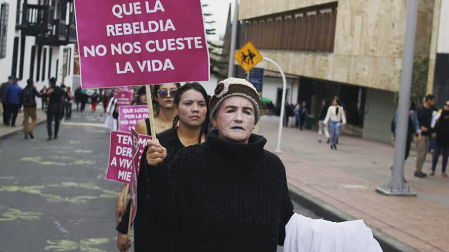 UNA DOBLE RESISTENCIA, SER MUJER Y LIDERESA