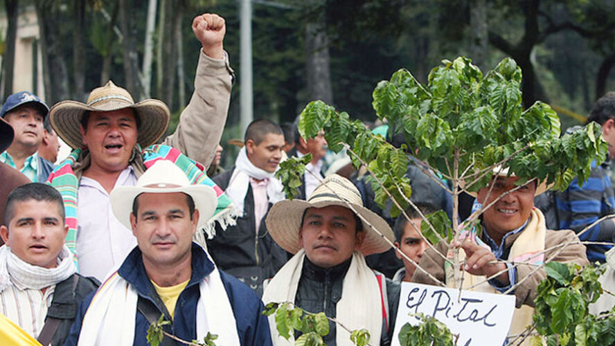 NO ERAN CIVILES, JUGABAN A DOS BANDOS