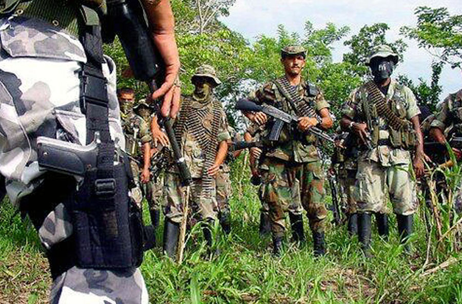 URIBE, PARAMILITARES Y GANADEROS