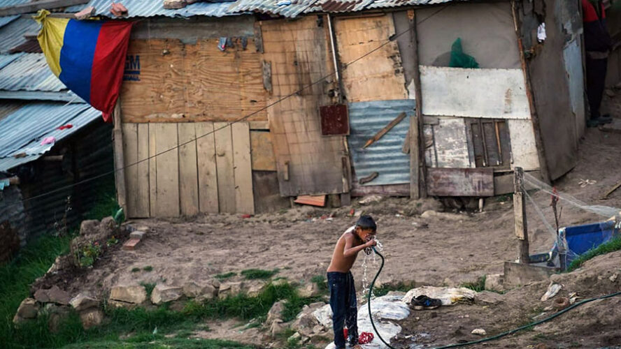 EL MODELO TRICKLE DOWN EFFECT ROBUSTECE LA CRISIS