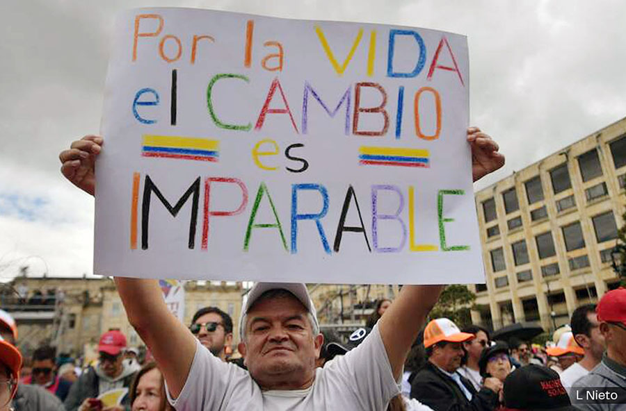 MAL PAGA EL IMPERIO A QUIEN LE SIRVE