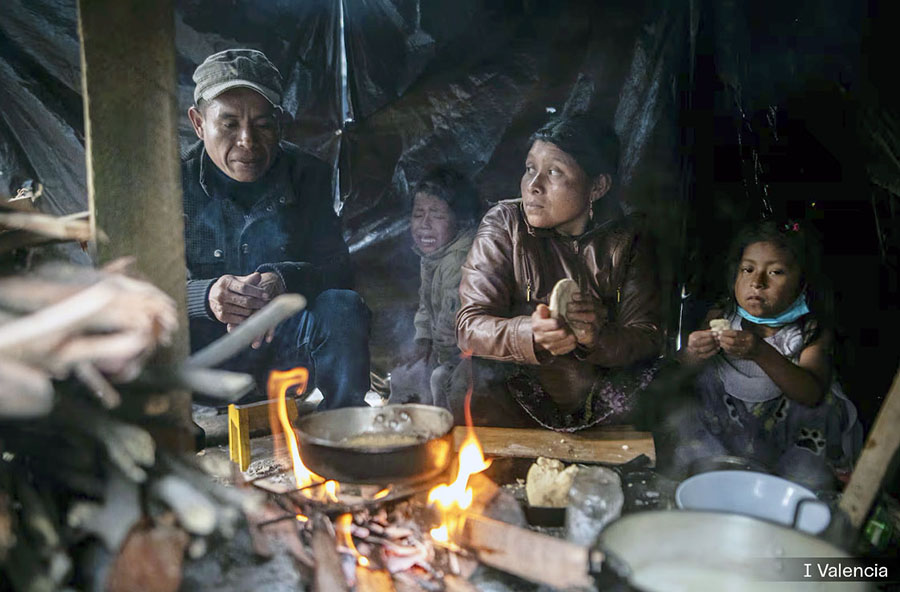 HUMANOS SIN DERECHOS