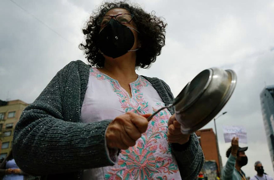 ENDEUDADOS Y SIN CAMBIO