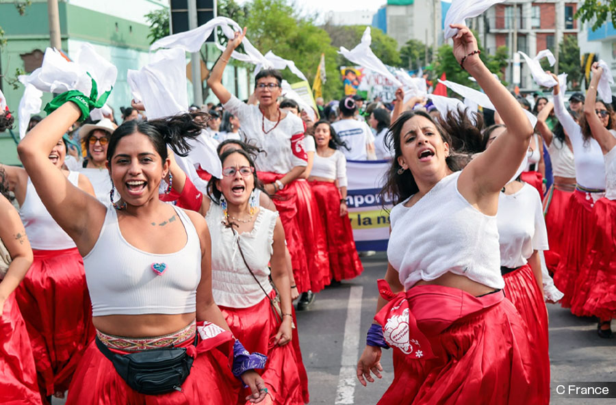 LA HUMANIDAD NECESITA DE LA FUERZA DE LAS MUJERES