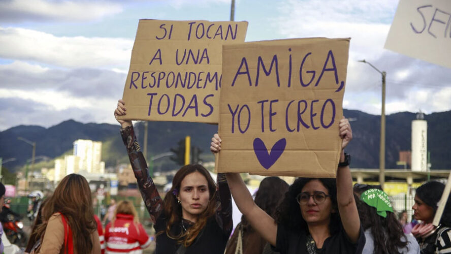 AL DESNUDO LOS ACOSADORES Y MANIPULADORES DE CARACOL TV