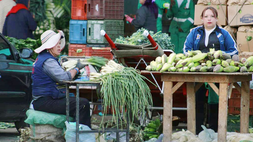 UNA TASA ALTA DE INTERÉS FAVORECE A UNA MINORÍA