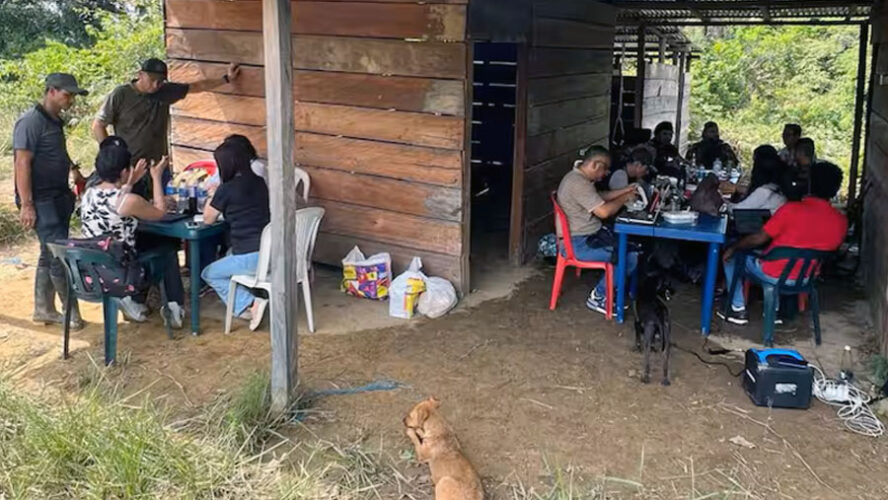 MESAS DE PAZ QUE BLANQUEAN EL SAQUEO