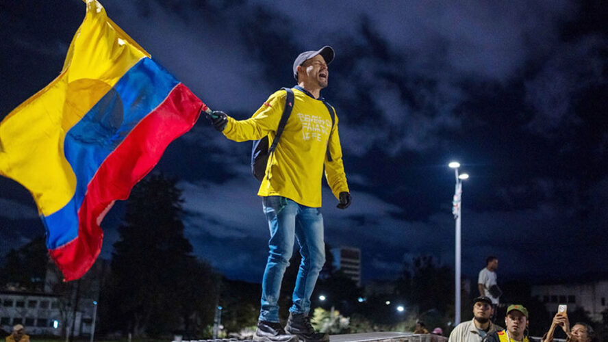 DESTRIPAR LA PATRIA PARA REFUNDARLA