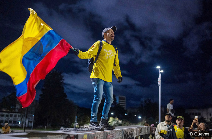 DESTRIPAR LA PATRIA PARA REFUNDARLA